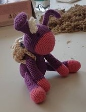 Osterhase mit Korb