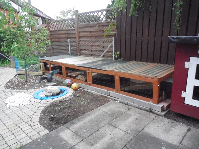 überdachtes Freigehege