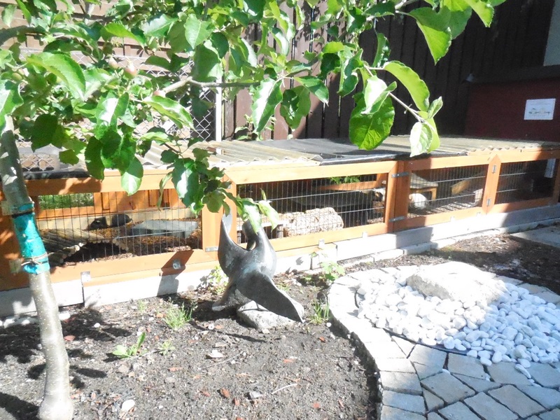 links im Bild die kleine Maya