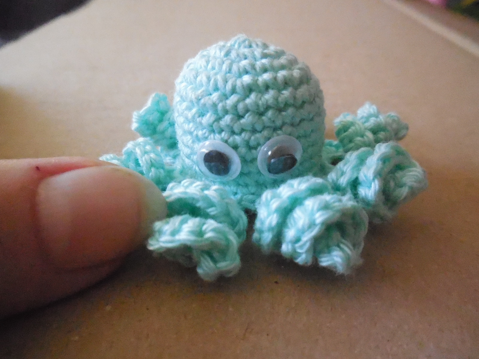 eine kleine Krake, die hab ich ohne Anleitung gemacht :)