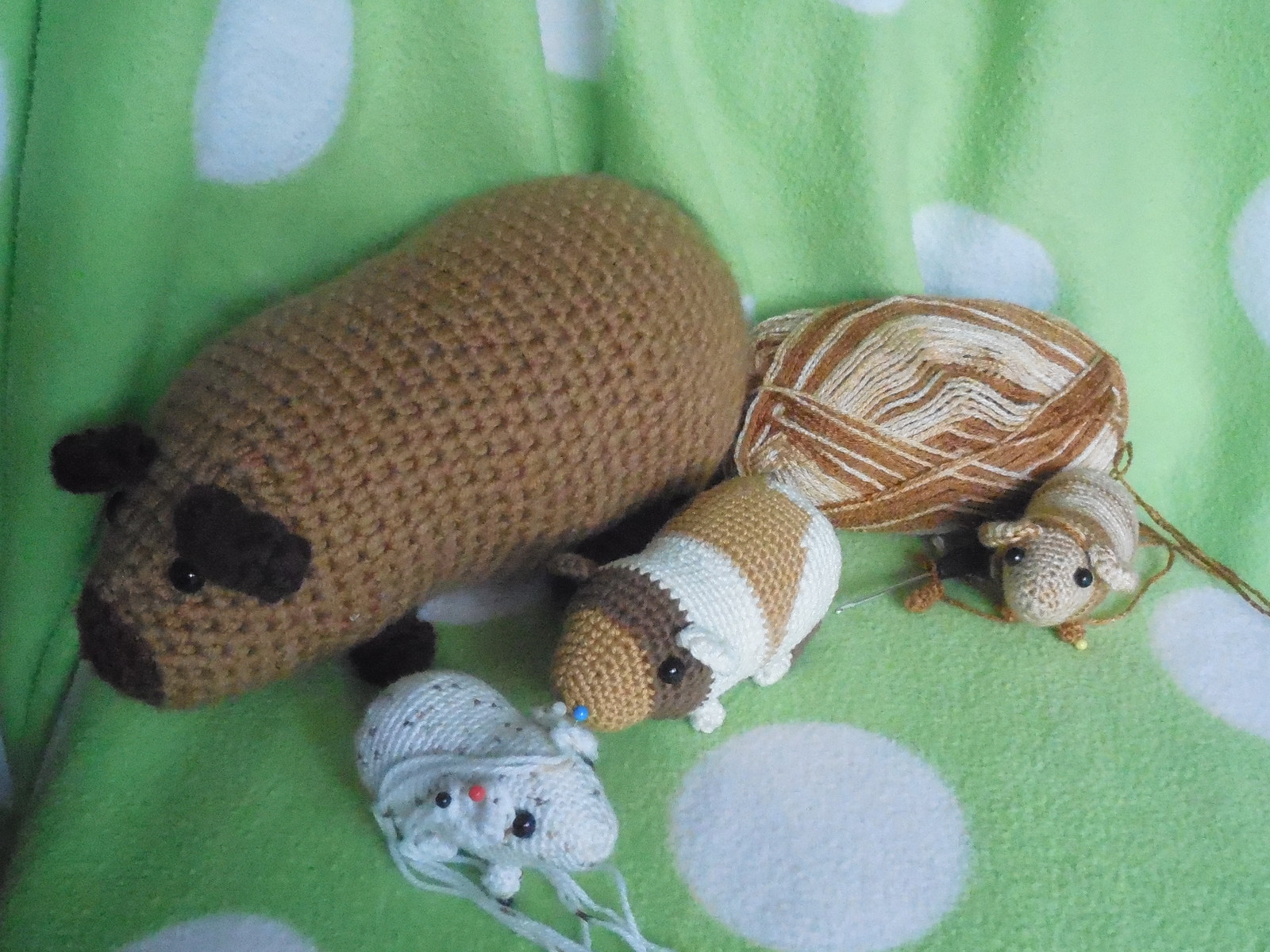 Größenvergleich, selbe Anleitung, andere Wolle