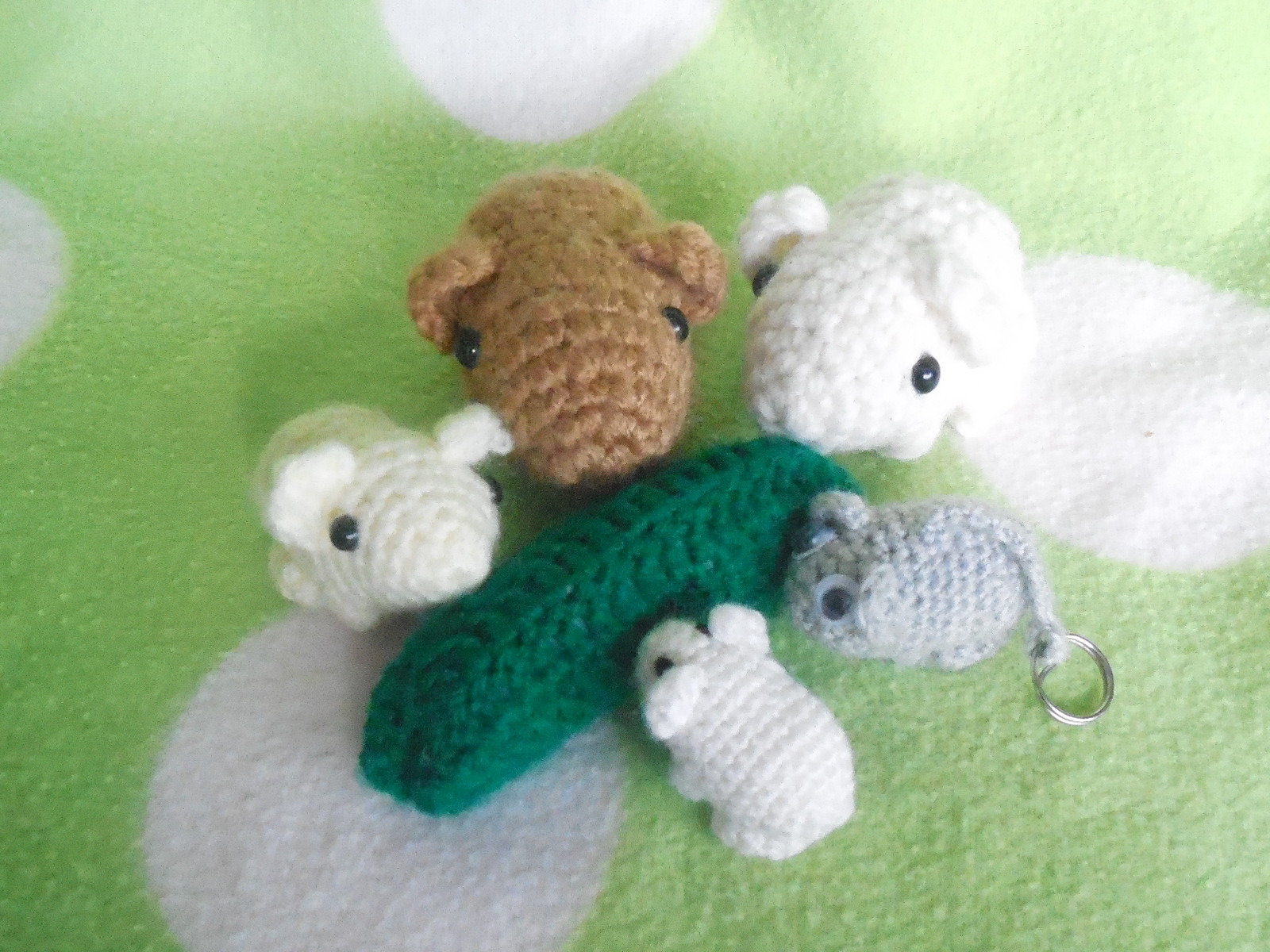 die Gurke hat meine Tochter gehäkelt :)